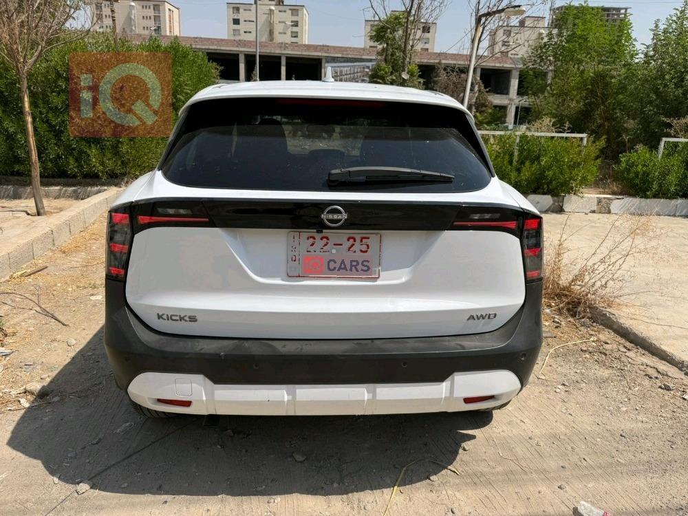 نيسان كيكس